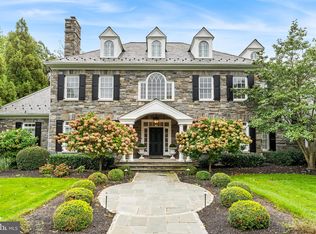 4 Dovecote Ln, Malvern, PA 19355