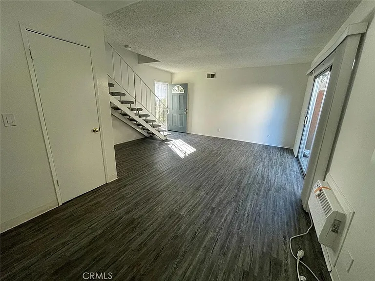 869 N Mallard St — Photo 3