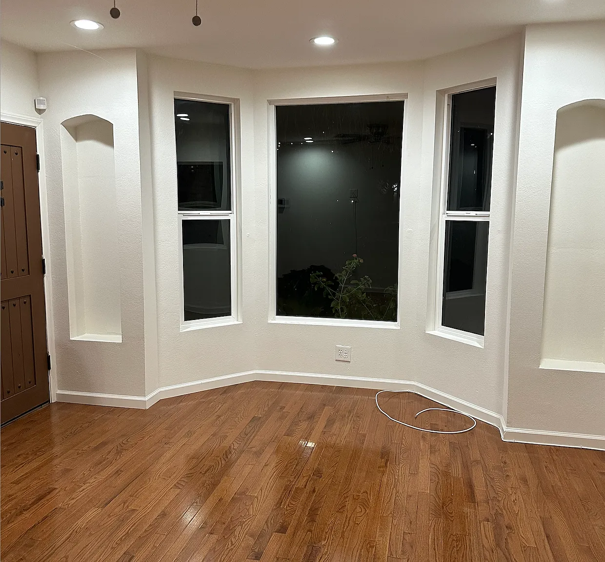 2 bed, 1.5 bath, 1055 sqft, $4,500 — Photo 2