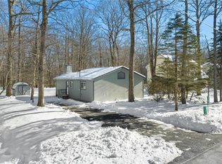3197 Hamlet Dr, Tobyhanna, PA 18466