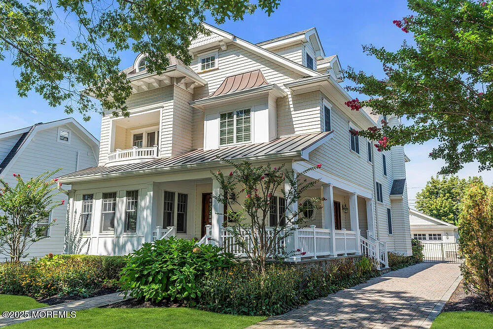 6 bed, 5.5 bath, 3984 sqft, $14,500 — Photo 1