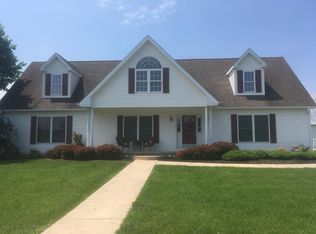 2 Lewis St, Luray, VA 22835