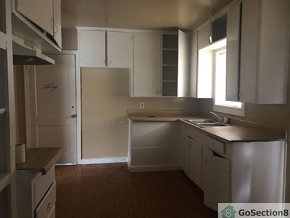 3rd image of 111 Dahlia St