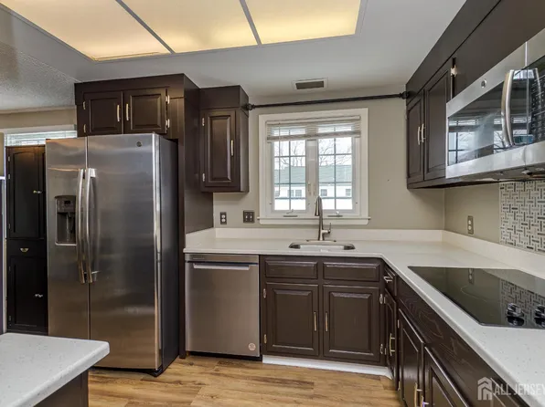 217 Mayflower Way #O, Monroe Township, NJ 08831