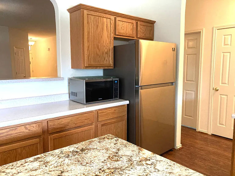 2444 Medina Dr — Photo 6