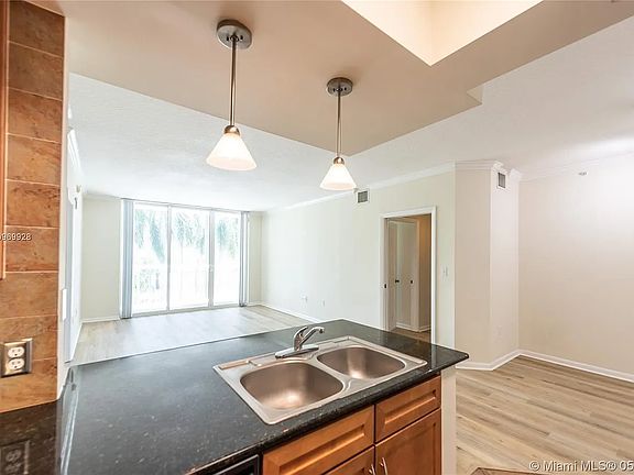 5th image of 2000 N Bayshore Dr APT 214