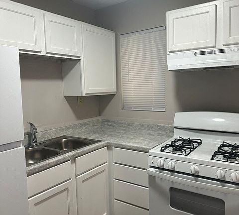 4th image of 3321 Everson Rd W