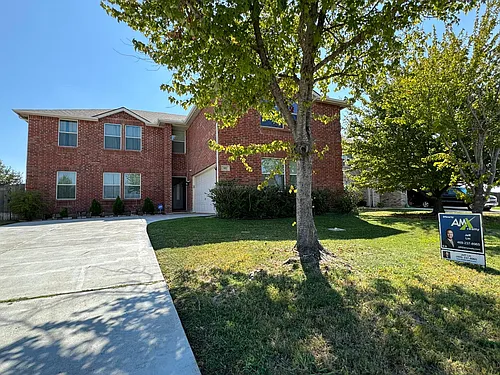 917 Sanden Blvd Photo 1