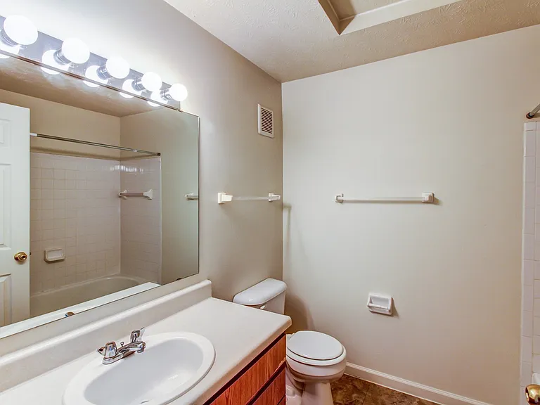 Riverbend Apartment Homes — Photo 14