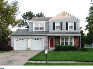 8 Dickens Ln, Mount Laurel, NJ 08054