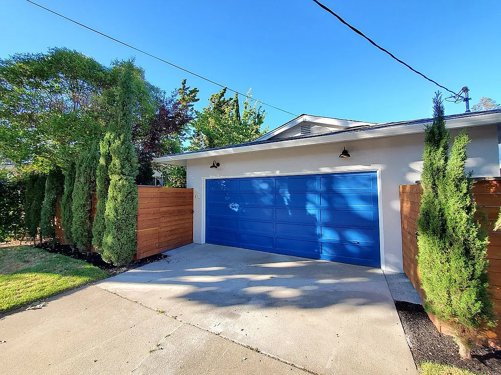1215 Oak St photo 1