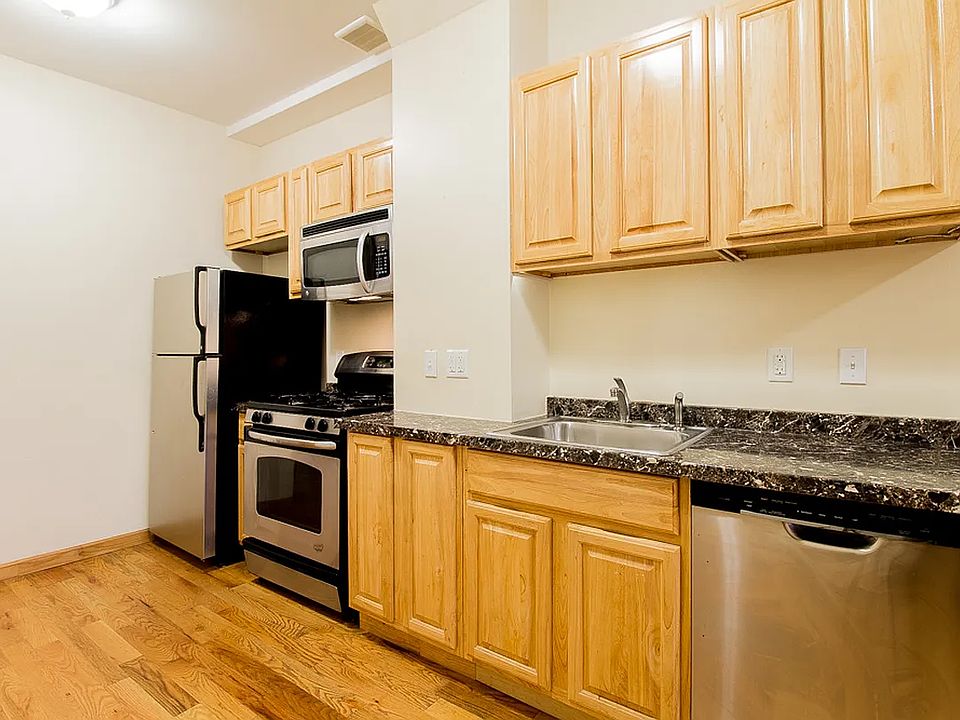 1st image of 178 Nassau Ave APT 2L