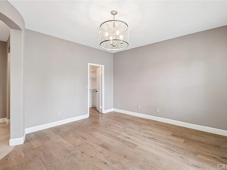 85 Passage — Photo 12