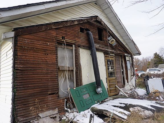 3rd image of 16870 Illinois Hwy #149