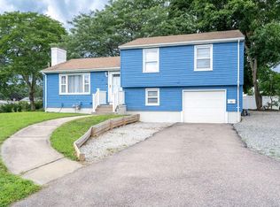 85 Weeden Dr, Warwick, RI 02818