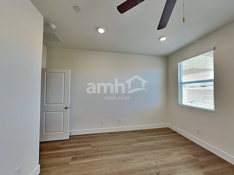 842 English Primrose St — Photo 8