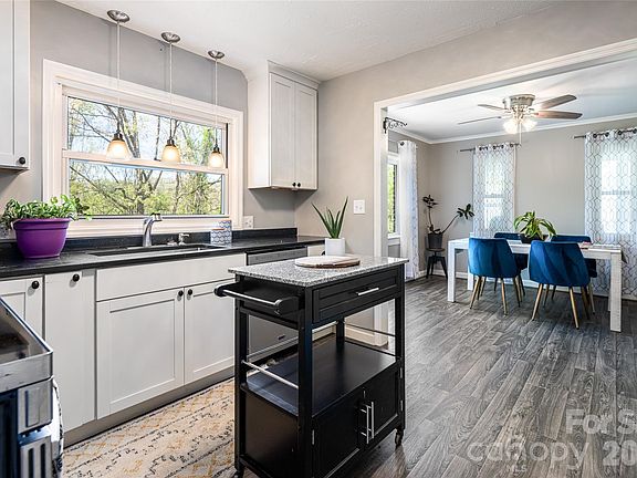 4th image of 20 Clarendon Ave