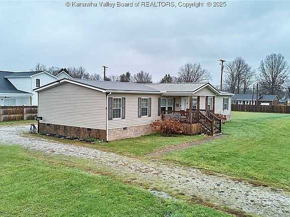 2nd image of 374 Sunnybrook Dr