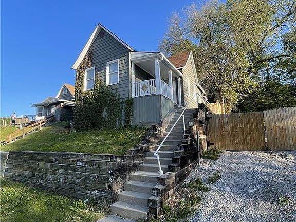 2nd image of 713 Tenny Ave