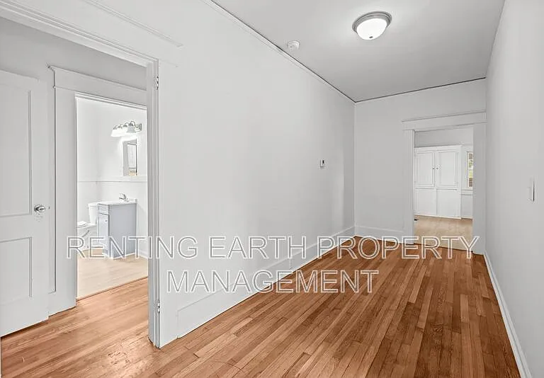 2320 Court R — Photo 11
