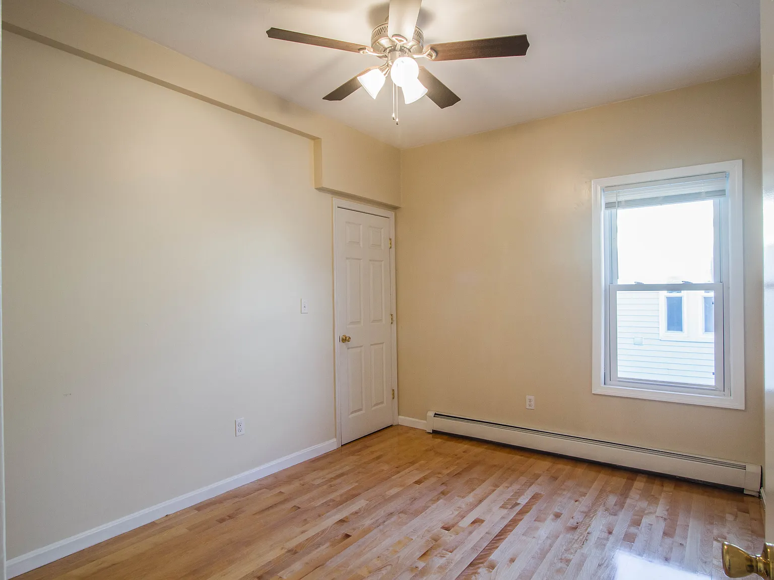 3 bed, 1200 sqft, $2,050 — Photo 1