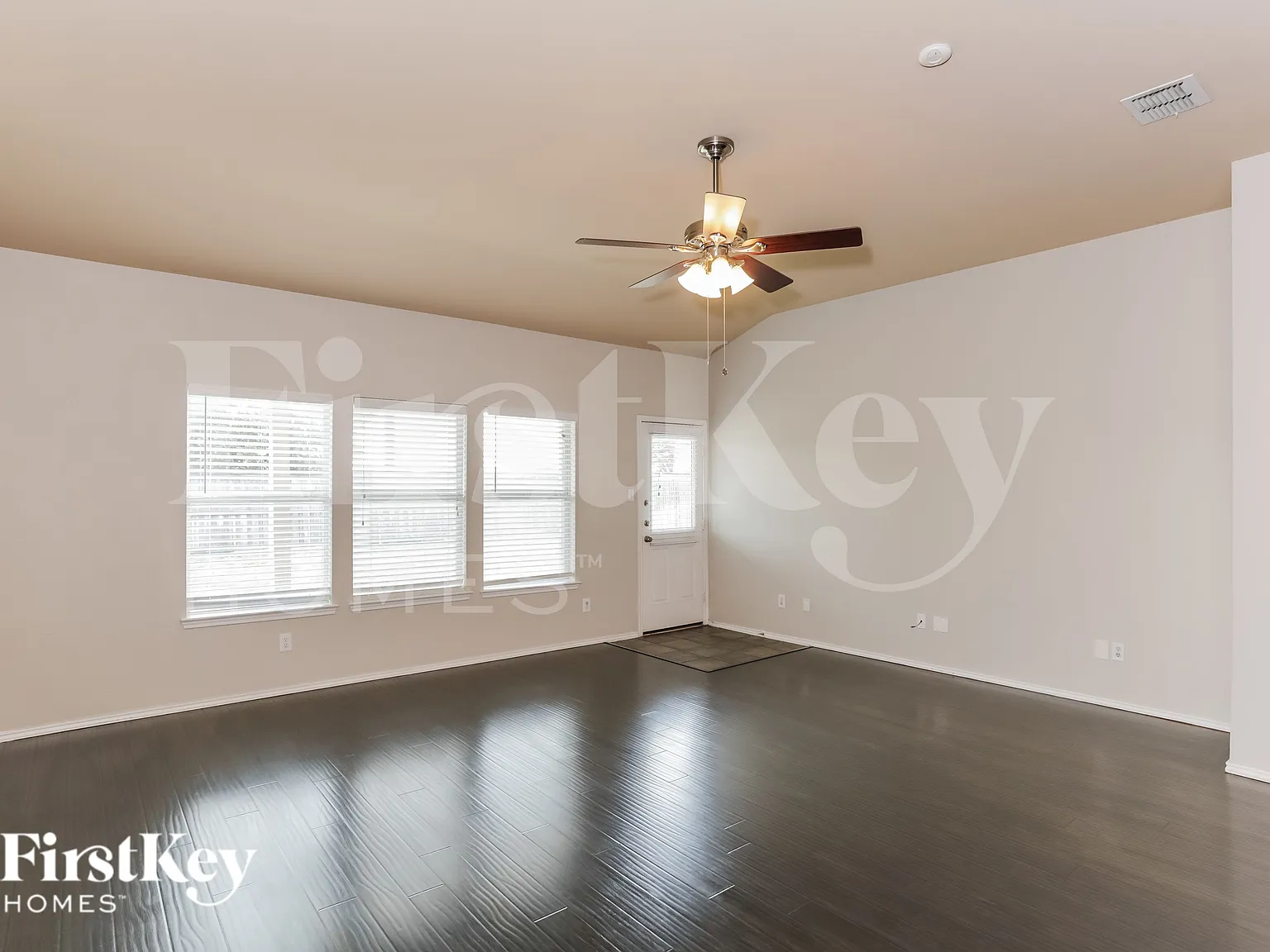 4 bed, 2.5 bath, 2772 sqft, $3,065 — Photo 3