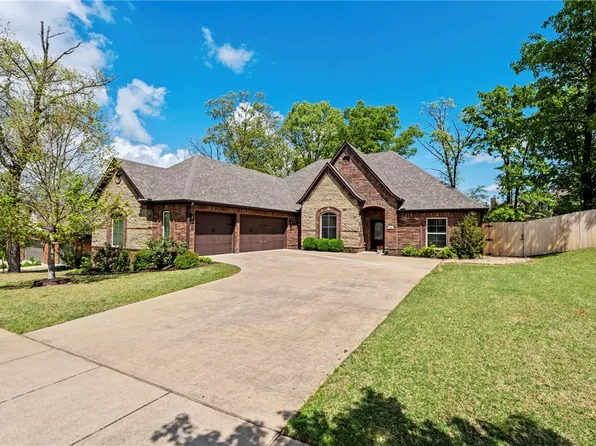 205 NW Tall Oaks Ave, Bentonville, AR 72712