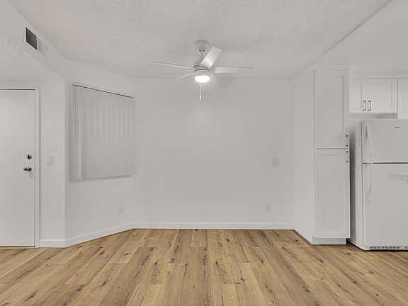4th image of 5257 Willowcrest Ave #104