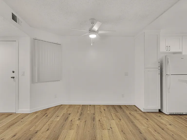 22415 Del Valle St — Photo 13