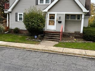 3927 Windsor Rd, Cleveland Heights, OH 44121