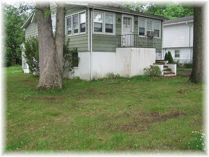 95 Kingston Rd photo 1