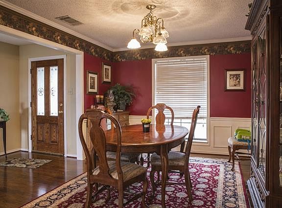 3rd image of 1412 Heritage Hill Dr