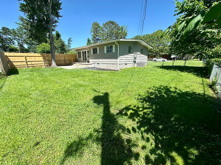 8106 Royal Dr — Photo 32