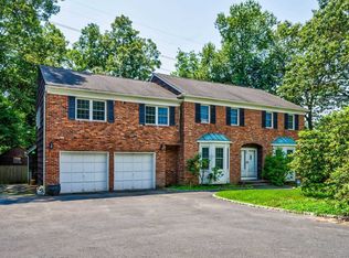 30 Wenwood Dr, Hauppauge, NY 11788