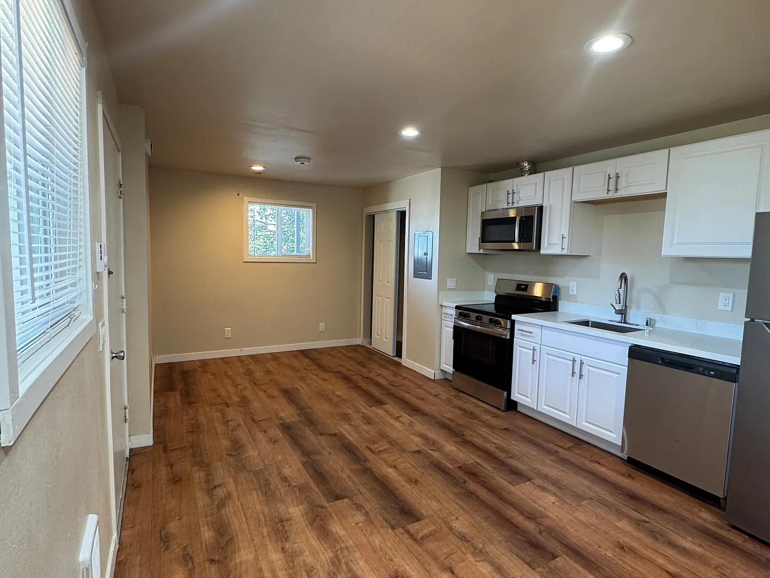 Studio, 500 sqft, $1,350 — Photo 2