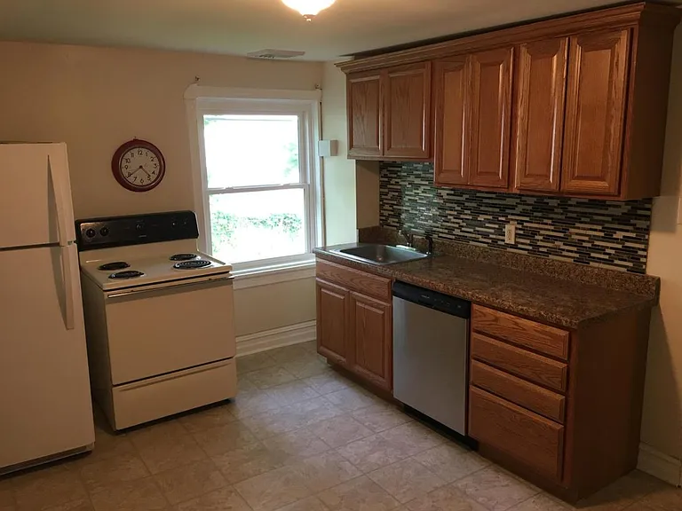 109 Grayling Ave #3 — Photo 2