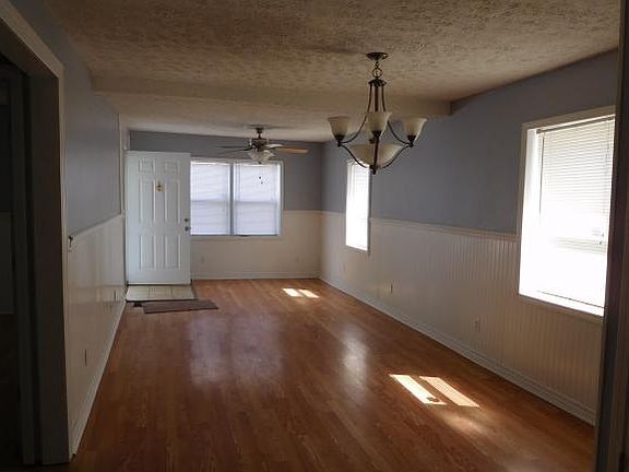5th image of 915 Elizabeth St