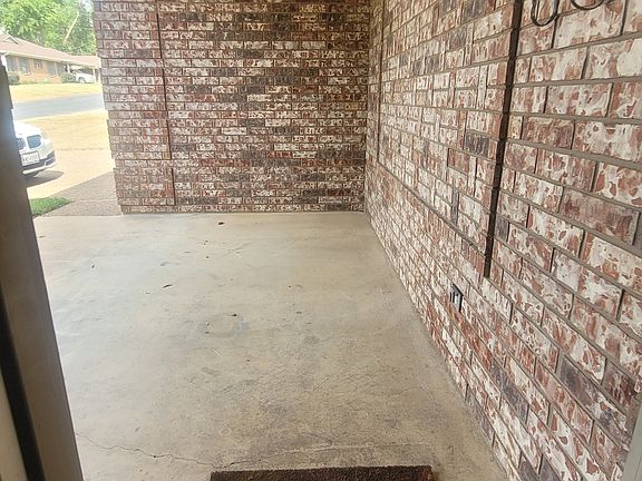 4th image of 421 E Dulse St