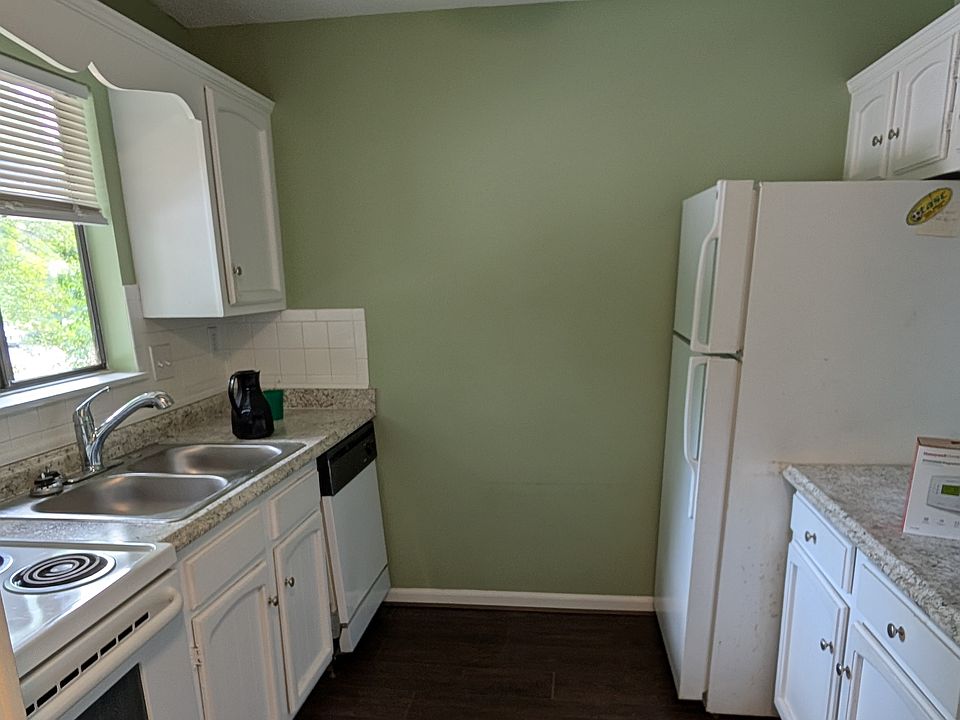 Kitchen refrigerator, stove, dishwasher