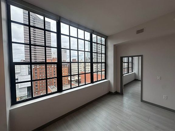 4th image of 126 E 6th St #604