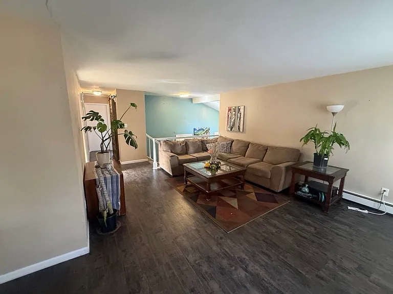 1123 S Oakland St — Photo 7