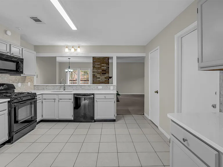 10 Treadwell Ct — Photo 22