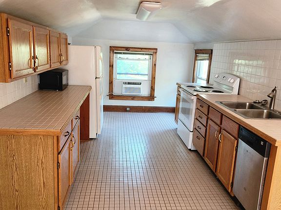 5th image of 4123 Terrace St APT 3N