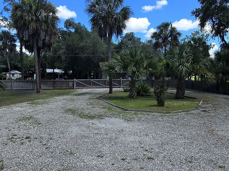 399 Broward Ave — Photo 10