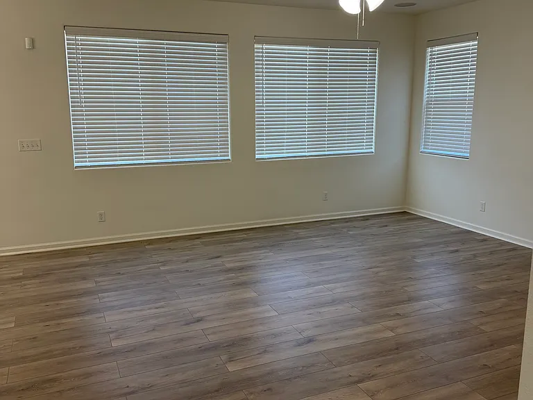 1774 W Burgundy Way — Photo 3