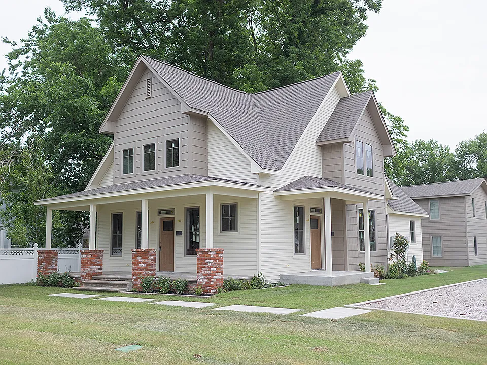 303 E Commercial St #102