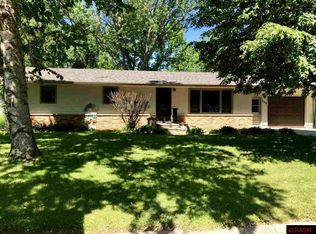 904 Woodlawn Ave, Le Sueur, MN 56058