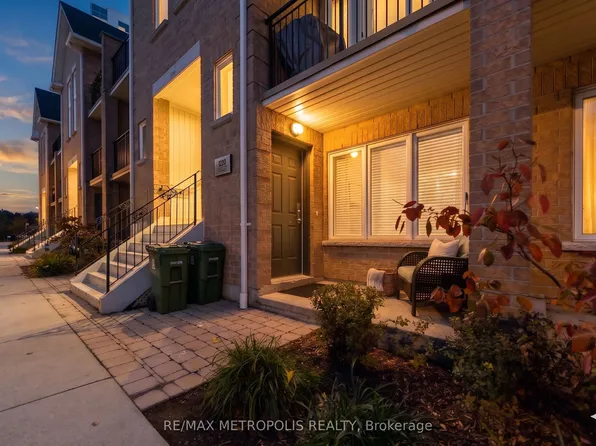 128 Aerodrome Cres #102, Toronto, ON M4G 4J2