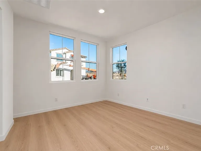 26149 Park Ave #28 — Photo 2