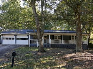 1811 Old Lost Mountain Rd, Powder Springs, GA 30127